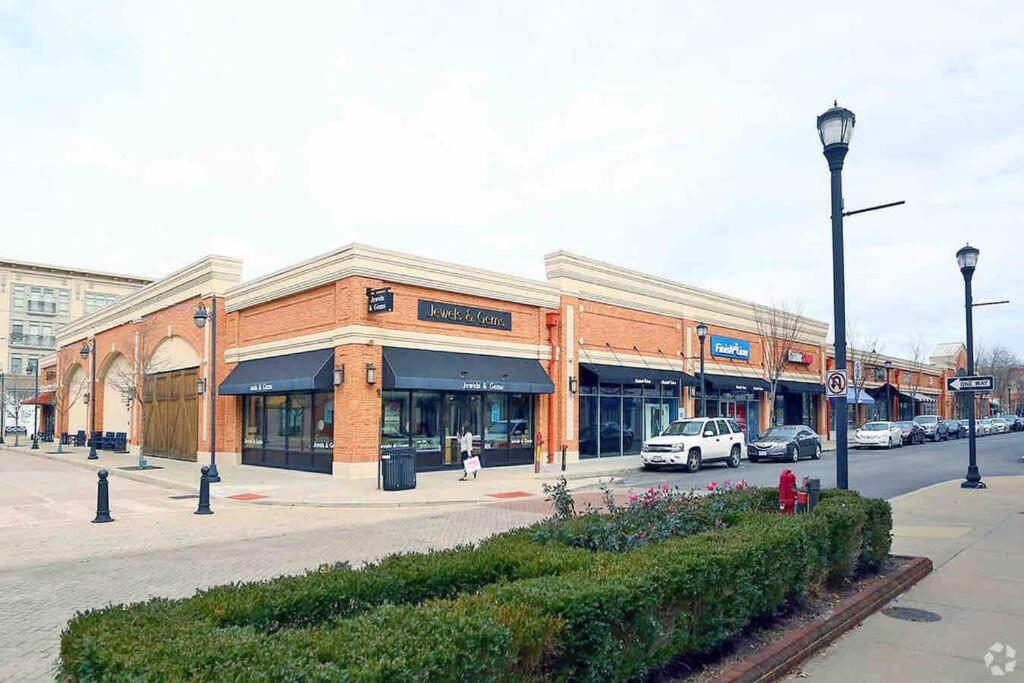 Luxurious & Spacious 1 Bedroom Hampton Esterno foto