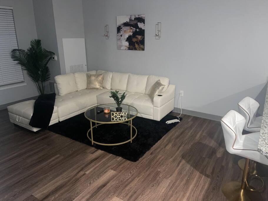 Luxurious & Spacious 1 Bedroom Hampton Esterno foto