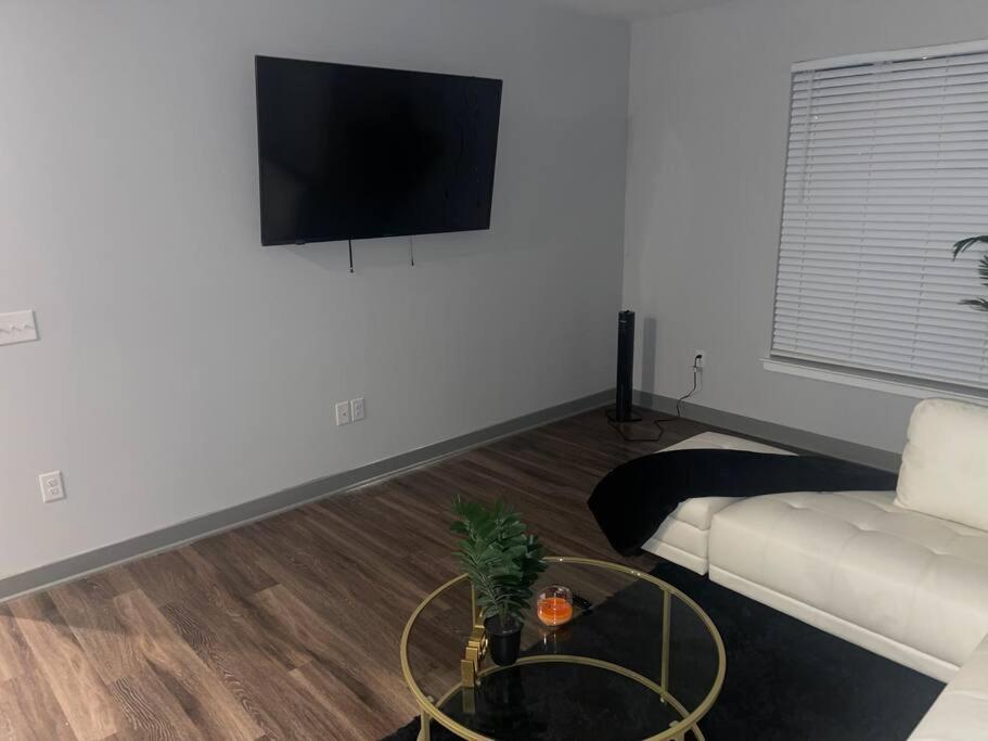 Luxurious & Spacious 1 Bedroom Hampton Esterno foto
